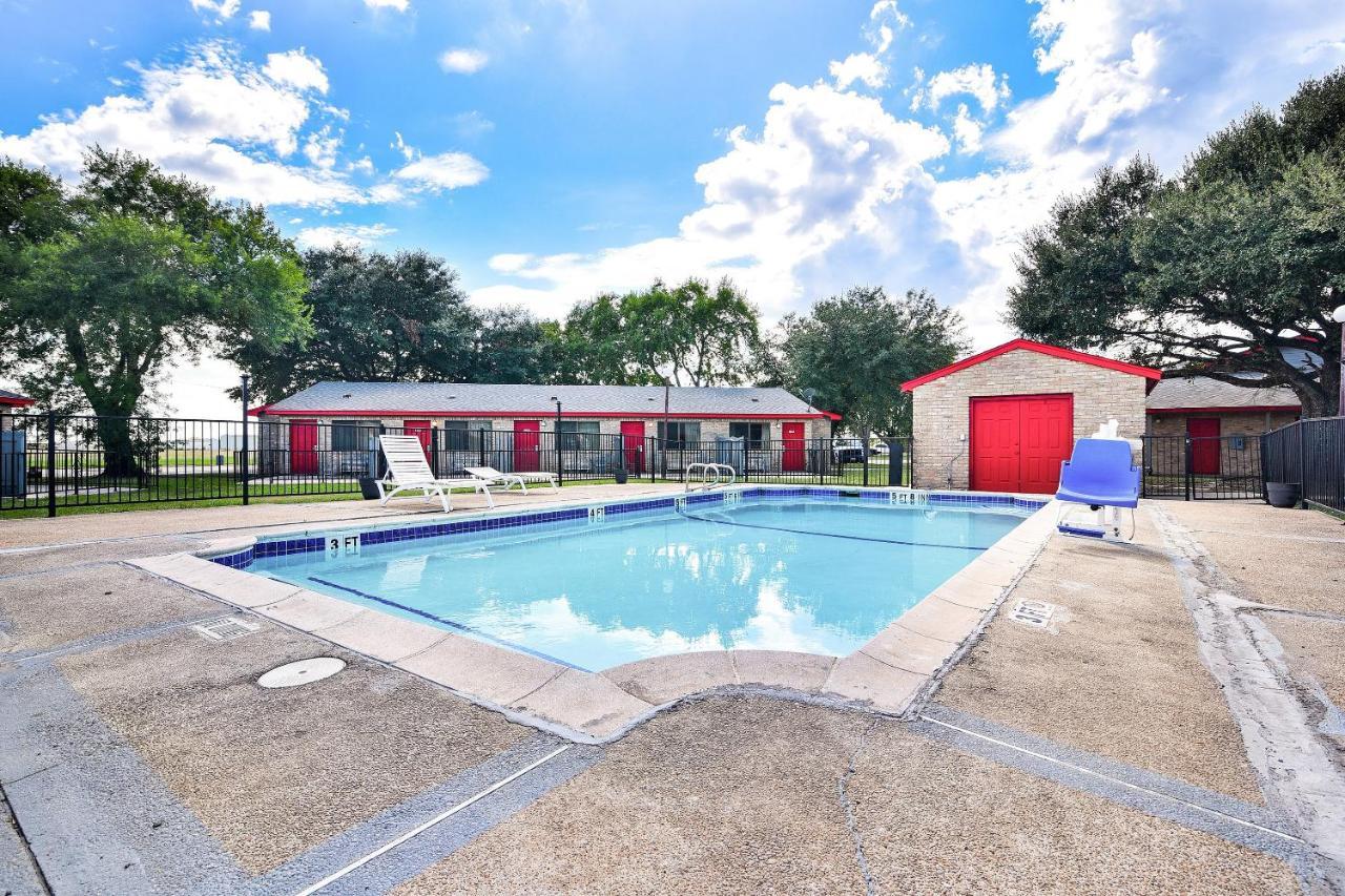 Americas Best Value Inn Lockhart Tx Экстерьер фото