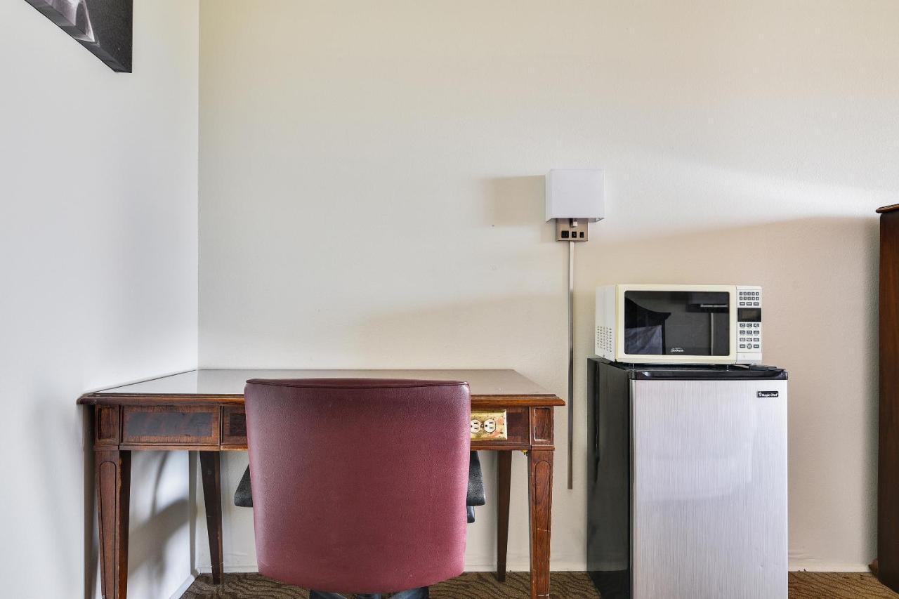 Americas Best Value Inn Lockhart Tx Экстерьер фото