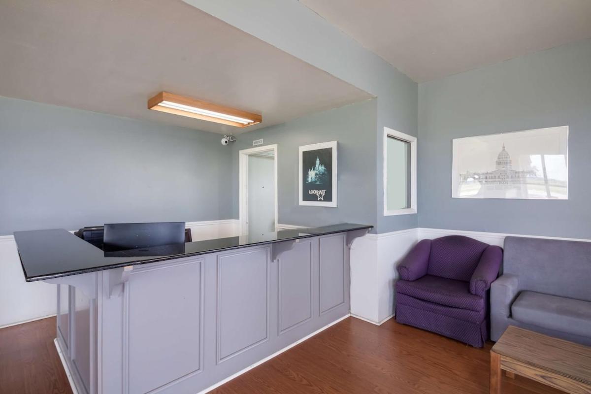 Americas Best Value Inn Lockhart Tx Экстерьер фото