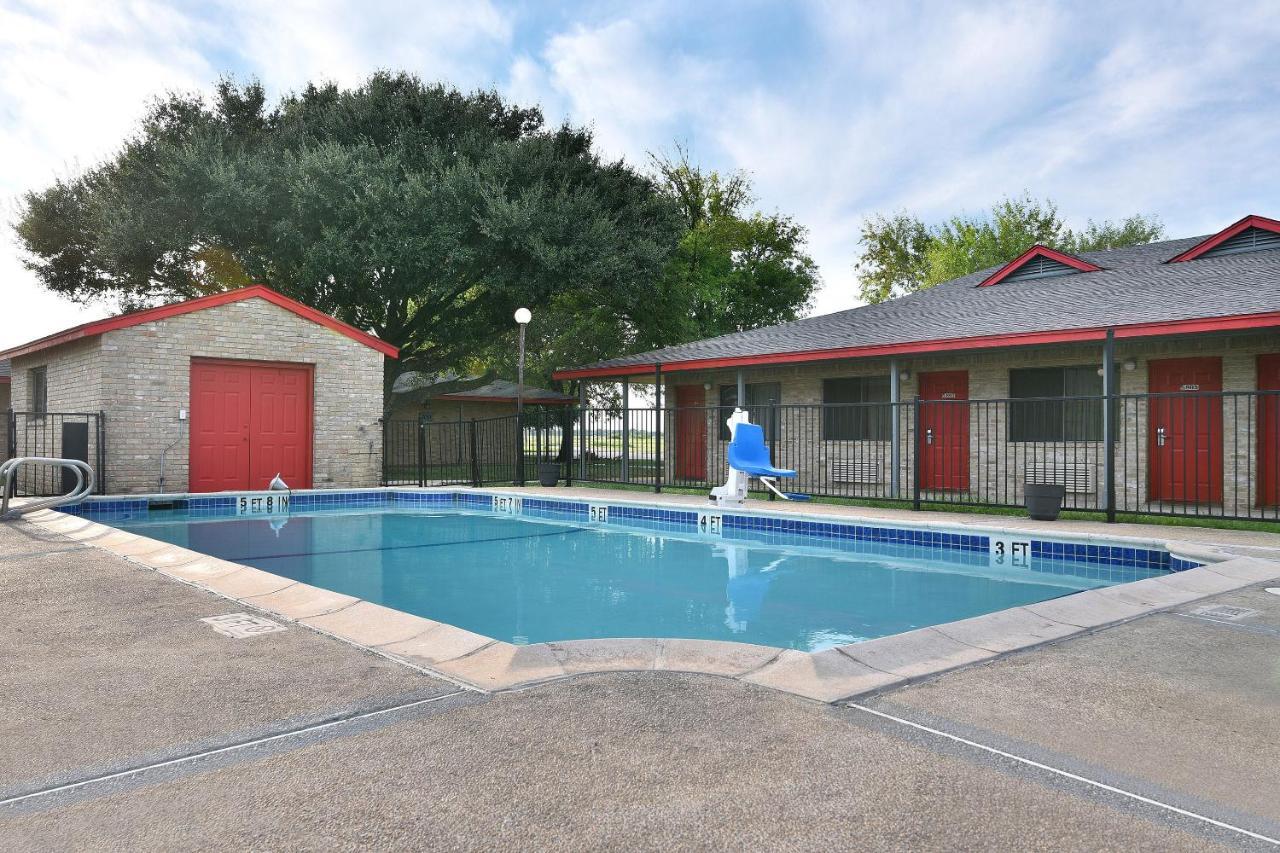 Americas Best Value Inn Lockhart Tx Экстерьер фото